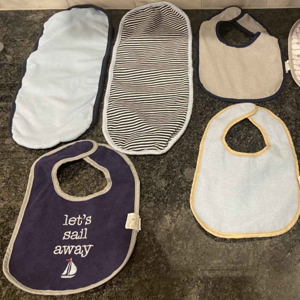 Luvable Friends Bibs and Burp Cloths Set